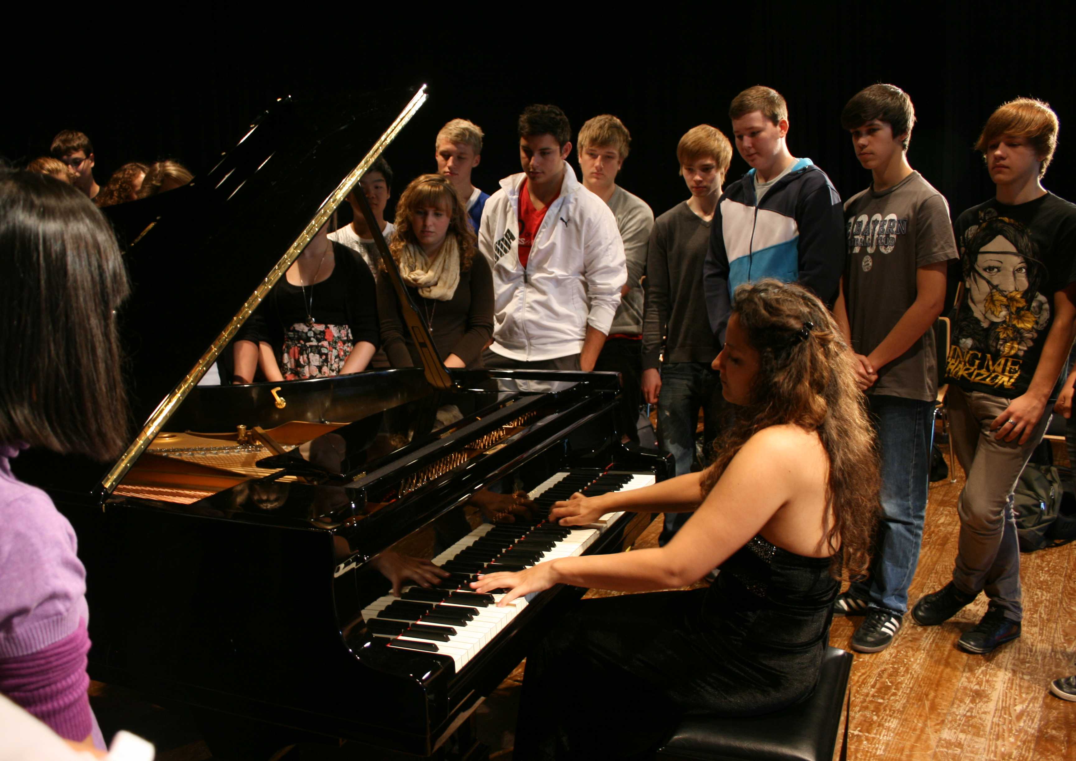 Schulkonzert - Klassik im Klassenzimmer - 9. Internationales Musikfest Goslar Harz - Pianistin Akdenizli